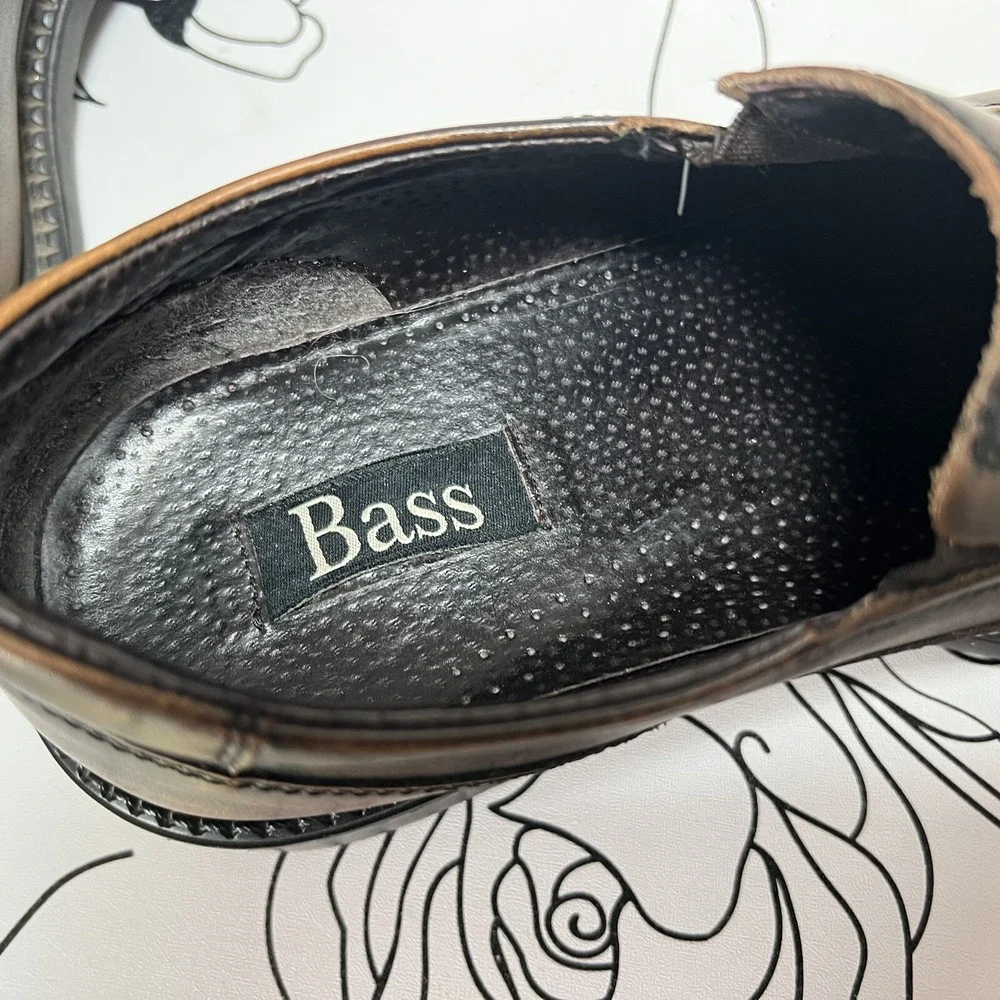 Bass Shoes Men's Distressed Brown Leather Side Stretch Gore Loafers Size 8M